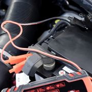 CARGADOR DE BATERÍA DE 8A. 12/24V
