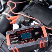 CARGADOR DE BATERÍA DE 8A. 12/24V